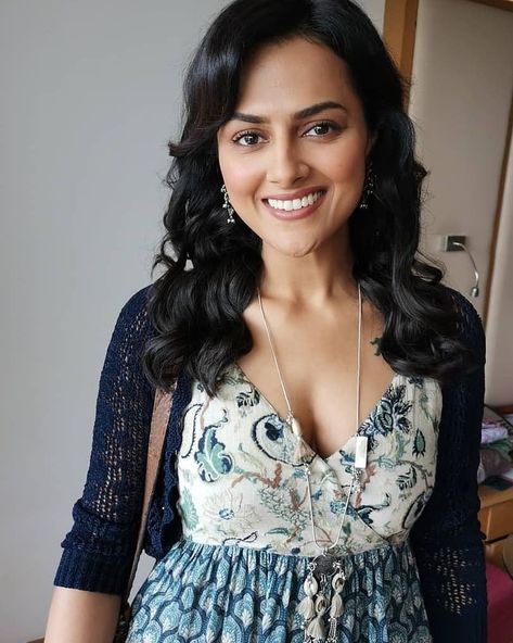 Shraddha Srinath, Cute White Dress, Long Dress Design, Feb 2, Indian Actress Hot Pics, Desi Beauty, Beauty Women, Log In, Log