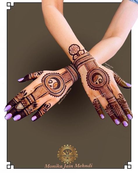 Latest Elephant Motif Mehendi Designs For Brides Of 2023 & 2024 - ShaadiWish Latest Mehndi Designs Back Hand, Back Side Mehendi Design, Mehendi Back Hand, Trending Mehendi Designs, Mehndi Art Designs Back Hand, Mahendi Designs Latest, Hand Mehndi Designs Back, Half Hand Mehndi, Mehendi Designs For Brides