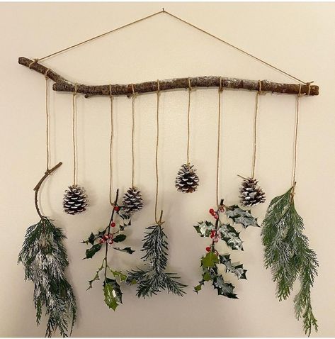 Driftwood Crafts Christmas, Natural Activities, Calendar To Print, Forest School Activities, Hygge Christmas, Christmas Forest, Farmhouse Aesthetic, Christmas Buttons, Christmas Wall Hangings