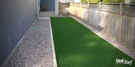 Dog-Friendly Backyard: The Best Landscape Designs for Dogs Dog Run Ideas, Dog Run Side Yard, Pet Friendly Backyard, Outdoor Dog Area, Diy Dog Run, Backyard Dog Area, Dog Potty Area, Dog Friendly Backyard, Dog Backyard