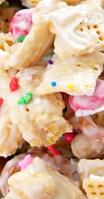 Chex Mix Recipes Sweet And Salty White Chocolate, White Chocolate Cereal Snack, Chex Mix M&m, M&m Snack Mix Recipes, Cereal Recipes Snacks, White Chocolate Trash, Chex Cereal Treats, Sweet Party Mix Recipe, Frito Salad