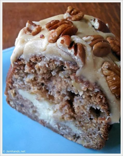 Best Fall Apple Recipes Cream Cheese Bundt Cake, Pecan Frosting, Apple Cream Cheese, Apple Cream, Cake With Caramel, Caramel Pecan, A Piece Of Cake, Piece Of Cake, Yummy Sweets