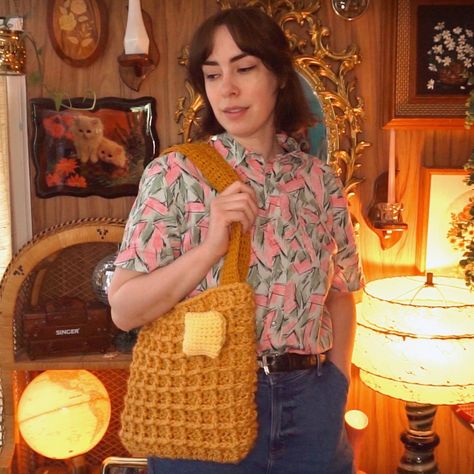 #crochet #crochetbag #crochetwaffle #waffle #strangerthings #wafflestitch #wafflestitchbag Crochet Waffle Purse, Waffle Bag Crochet Pattern, Crochet Waffle Bag Free Pattern, Waffle Bag Crochet, Waffle Crochet Bag, Crochet Waffle Bag, Crochet Olive, Waffle Crochet, Breakfast Outfit