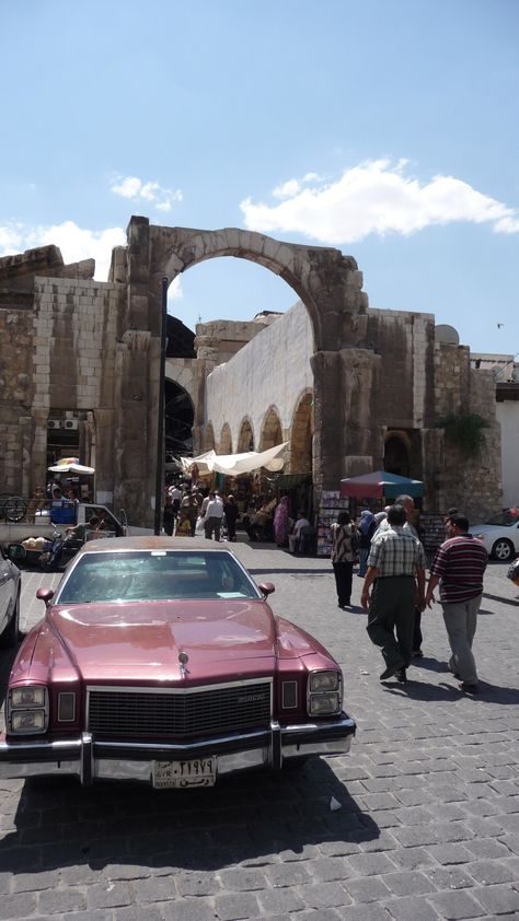 Damascus House, Syria Country, Temple Of Jupiter, Syria Pictures, Umayyad Mosque, Damascus Syria, Arab Culture, Ancient Ruins, Islamic Architecture