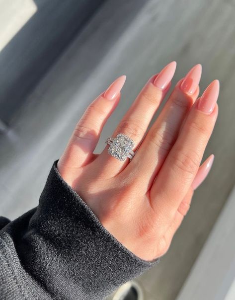 Radiant Halo Engagement Ring, خواتم خطوبة, Big Wedding Rings, Radiant Cut Rings, Big Engagement Rings, Dream Wedding Ring, Radiant Cut Engagement Rings, Moissanite Engagement Ring Halo, Cute Engagement Rings