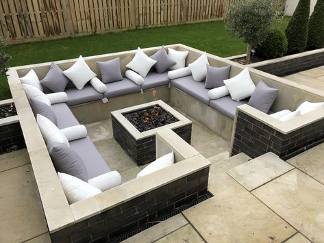 Seating Pit Garden, Fire Pit Circle Seating, Fire Pit With Retaining Wall Seating, Sunken Fire Pit With Pergola, Seating Firepit, Square Sunken Fire Pit With Seating, Garden Pergola Ideas, Outdoor Seating Ideas, Outdoor Fire Pit Seating