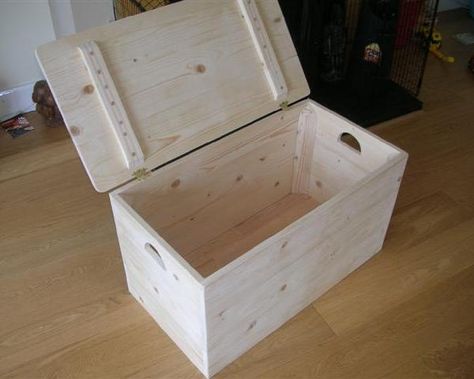 Woodworking Projects for Beginners Toy Box Plans, Kids Woodworking Projects, Wood Projects For Beginners, Woodworking Projects For Kids, Small Woodworking Projects, Diy Casa, Woodworking For Kids, Into The Wood, Popular Woodworking