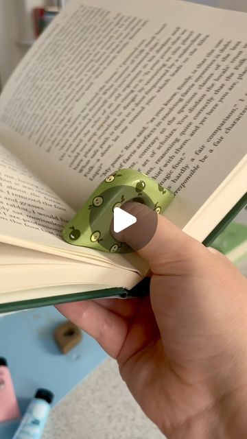 Pott'd on Instagram: "In honour of the end of Brat Summer 💅🏻🍏

This is the first in our book page holder series… what themes would you like to see next?👀

#airdryclay #pottery #diycrafts #giftideas #diygifts #oddlysatisfying #satisfying" Book Clay Ideas, Page Holder Diy, Pottery Air Dry Clay, Clay Book Holder, Air Dry Clay Pencil Holder, Things To Do With Air Dry Clay, Airdryclay Ideas, Homemade Pottery, Diy Ceramics