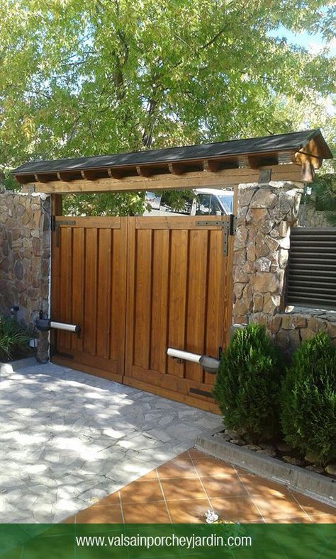 Backyard Gates, Wooden Gate, Entrance Gates Design, Door Gate Design, House Gate Design, Casa Vintage, Wooden Gates, Backyard Fences, Fence Design