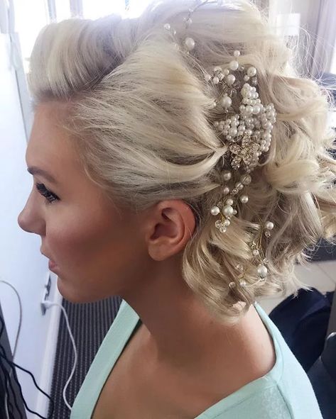 Mother Of The Bride Hair Short Curly Bob Hairstyles, Bob Special Occasion Short Hair, Short Bridal Hair Shoulder Length, Short Bridal Hair, Bob Wedding Hairstyles, Wedding Haircut, Short Hair Bride, Bride Hairstyle, Side Braid Hairstyles