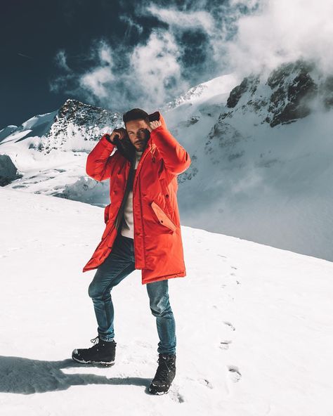 Winter Hiking Outfits, Hiking Outfit For Men, Snow Outfit Men, Canada Goose Fashion, Hiking Outfit Men, Snow Photoshoot, Hiking Outfits, Winter Photoshoot, Hiking Outfit Winter