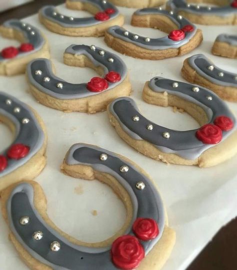 Horseshoe Cookies, Kentucky Derby Recipes, Kentucky Derby Party Games, Kentucky Derby Food, Derby Recipe, Kentucky Derby Ideas, Kentucky Derby Theme, Kentucky Derby Themed Party, Kentucky Derby Party Decorations