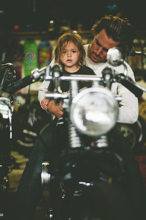 I want to be like daddy when I grow up. Motos Harley, Biker Life, Man Up, Ex Machina, Co Parenting, Story Inspiration, Father And Son, Bike Ride, Cafe Racer