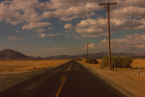 Wasteland Aesthetic, Southwestern Gothic, Desert Road, Desert Dream, The Lone Ranger, New Vegas, American Gothic, Southern Gothic, Middle Of Nowhere