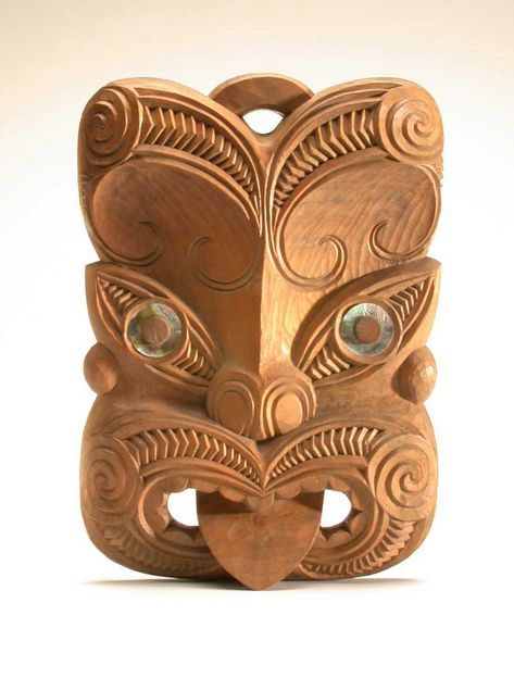 ANCESTORS MASKS | Maoris, the original people of New Zealand, honour their ancestors ... Maori Face Tattoo, Maori Carving, Maori People, Maori Patterns, Polynesian Art, Maori Tattoo Designs, Maori Designs, Māori Culture, Nz Art