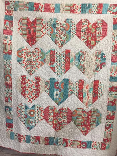 Love Booth Quilt Heart Quilt Pattern, Jelly Roll Quilt Patterns, Quilt Modernen, Quilt Care, Scrap Quilt Patterns, Jelly Rolls, Jellyroll Quilts, Quilt Baby, Strip Quilts