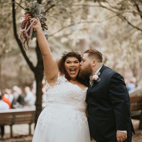 How I feel about it being Friday!!! ⠀ ⠀ This #realwedding pretty much sums it up for me.....EXCITED! Yep, this type of love and happiness just makes my heart so happy! ⠀ ⠀ Visit the blog to see more [http://prettypearbride.com/d254]⠀ ⠀ ⠀ @taylorsumnerphoto @weddingshoppemi @pentaartistry @davidsbridal @alayna_pihaylic @sharpenyouraxes ⠀ ⠀ ⠀ #prettypearbride #curvybride #plussize #wedding #weddingdress #weddinggown Moody Rustic, Wedding Photography Bridal Party, Plus Size Bridal, Wedding Portrait Poses, Plus Size Brides, Midwest Wedding, Bride Photography Poses, Plus Size Bride, Wedding Photography Bride