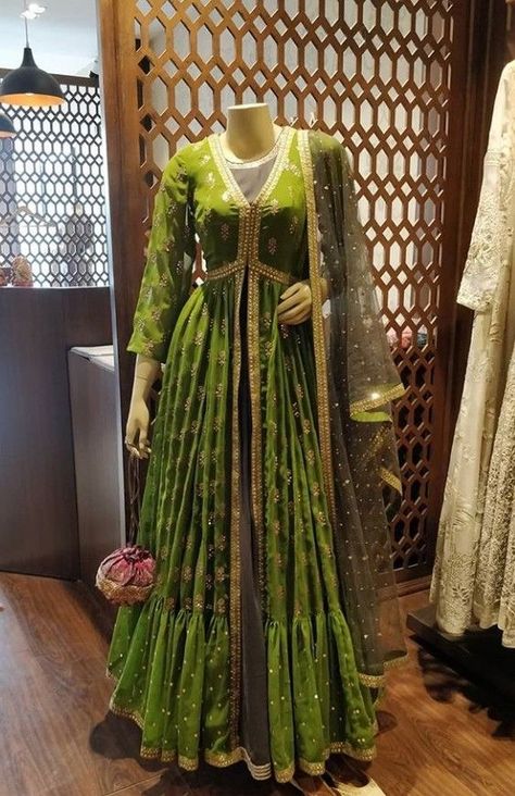 Khadi Silk Suit Designs, Sabyasachi Anarkali Gowns, Plus Size Wedding Dresses Simple, Gowns Traditional, Jacket Gown, Saree Reuse, Dream Wedding Dresses Ball Gown, Silk Gowns, Indian Gown