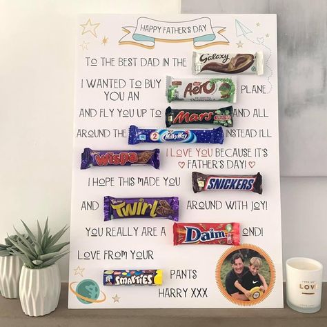 WOW Our personalised chocolate boards make the perfect present for the sweet tooth! An ideal Fathers Day, Birthday or Christmas present for him or her! Personalised with your name/s Add a photo for an extra personal touch - Please send us this once your order is placed. *Chocolate variations may be applicable due to supplier shortage however the title of the chocolate will remain the same*  Board Size - A2 (59.4cm x 42cm) Foam board - 5mm thick rigid board Two options available - you can either What To Make Your Dad For Christmas, Chocolate Message Board, Father’s Day, Chocolate Boards, Birthday Gifts For Father, Diy Birthday Gifts For Dad, Christmas Presents For Him, Chocolate Letters, Chocolate Bar Card