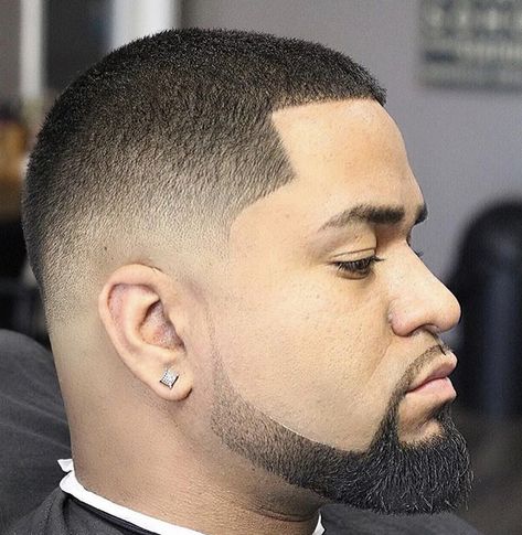 Chin Strap Beard Style, Black African Hair, Trim Beard, Latest Beard Styles, Mens Blue Hair, Barbershop Ideas, Black Men Beard Styles, Taper Fade Curly Hair, Black Men Beards