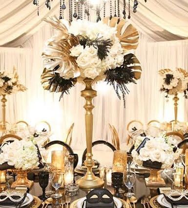 Great Gatsby Centerpiece, Great Gatsby Wedding Flowers, Great Gatsby Flowers, Gatsby Wedding Florals, Old Hollywood Floral Centerpieces, Gatsby Floral Centerpieces, 1920 Floral Arrangements, Roaring 20s Centerpieces Vases, Glam Wedding Centerpieces