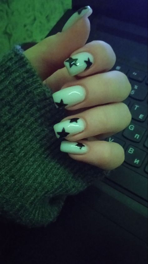 Nail Ideas Not Fake Nails, Star Nails Black And White, Nail Designs With Stars, Nail Ideas Grunge, Nail Ideas Stars, Nail Inspo Stars, Short Emo Nails, Emo Widgets, Y2k Aesthetic Nails