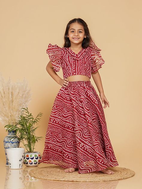 Kids Indo Western Outfits, Bandhani Print Dress, Bandhni Suits, Chaniya Choli For Kids, Indo Western Dress For Girls, Lehenga Choli Traditional, Thread Ceremony, Girls Ethnic Wear, Twinning Outfits