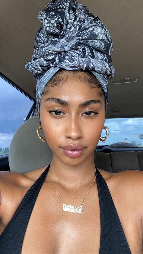 Jasmine on Twitter: "Just did my eyebrows for the first time since quarantine and bitch ! Before After… " Headwrap Hairstyles, Cabello Afro Natural, Head Wrap Styles, Hair Wrap Scarf, Hair Scarf Styles, Baking Recipe, Head Scarf Styles, Girl Braids, Hair Remedies