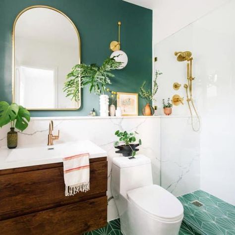 Boho Bathroom Red #Bathroominteriorsforsmallbathrooms #Bathroomdesignideas #Smallbathroomdecor  Refferal: 9780440141 #bohobathroom Shower Luxury, Best Bathroom Paint Colors, Green Floor, Bathroom Accent Wall, Bohemian Bathroom, Mid Century Modern Bathroom, Bathroom White, Bathroom Accents, Laundry Design