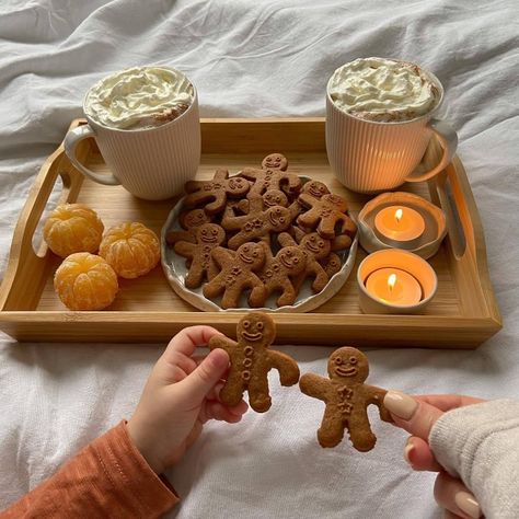 Aesthetics Food, Food Christmas, Christmas Dreaming, Cosy Christmas, Christmas Gingerbread Men, Christmas Feeling, Christmas Inspo, Gingerbread Men, Christmas Wonderland