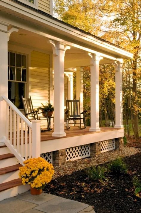 Small Ranch Style Homes, Farmhouse Front Porch Decorating, Front Porch Design Ideas, Farmhouse Front Porch Decor, Farmhouse Front Porch Ideas, Veranda Design, Front Porch Railings, Porch Design Ideas, Building A Porch