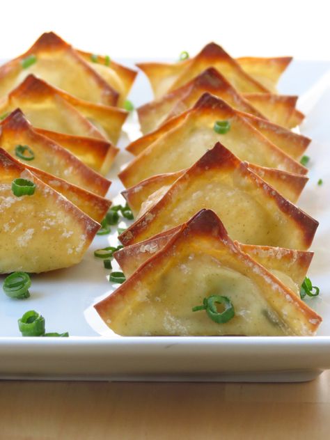 Baked Cream Cheese Wontons Wonton Appetizer Recipes, Baked Wontons, American Appetizers, Baked Cream Cheese, Asian Appetizers, Cream Cheese Wontons, Cheese Wontons, Mini Hamburgers, Wonton Recipes