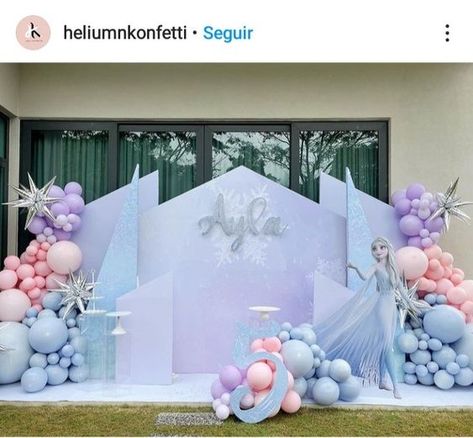 Princess Elsa Birthday Decorations, Frozen Birthday Party Backdrop Ideas, Frozen Themed First Birthday Party, Frozen Birthday Party Balloons, Frozen Party Decorations Backdrops, Elsa Theme Party, Elsa Birthday Party Ideas Decoration, Frozen First Birthday Party, Elsa Themed Birthday Party Decoration