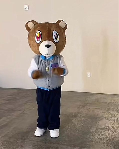 north west dressed up as the Kanye West 'graduation' bear for halloween Kanye West Halloween Costume, Kanye Costume, Kanye West Costume, Graduation Bear Kanye, Graduation Kanye West, North West Outfits, Kanye Bear, Kanye West Graduation Bear, Kanye West Bear