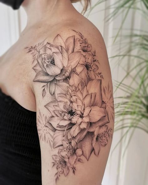 Lotus Upper Arm Tattoo, Lotus Flower Upper Arm Tattoo, Lotus Flower Arm Tattoo, Mandala Floral Tattoo Design, Lotus Tattoo Shoulder, Lotus Tattoo Ideas, Jam Tattoo, Tattoo Lotus Flower, Lotusblume Tattoo