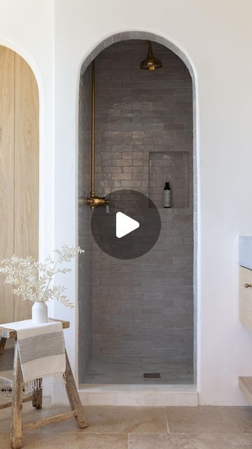 Brodie Jenkins on Instagram: "All about our primary shower (and our sneaky alternative to a glass shower door) 💦 

—
cover photo credits: @bessfriday 
#sodomino #bathroomdesigntrends #myhousebeautiful #eastbayinteriordesign #archlovers #archdoor #archeddoor #calmbathroom #showerdesign #archedshower #bathroomgoals #naturalasthetik #zellige #bathtubinspo #neutralstyling #luxurystyling #tilestyle" Walk In Shower With Arched Entry, Walk In Shower No Glass Doors, No Glass Shower Ideas, Shower Without Door, Walk In Shower No Door, Doorless Shower, Glass Shower Door, Home Mood Board, Bathroom Design Trends