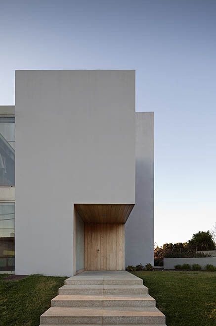 Minimal Architecture, White Building, Casa Exterior, Minimalist Architecture, Architecture Exterior, Facade Architecture, Modern Exterior, Architectural Inspiration, Residential Architecture