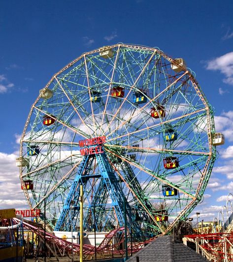 Wonder Wheel, Nyc Landmarks, Park In New York, Manhattan Skyline, Creative Block, Blue Car, Coney Island, Island Beach, Family Kids