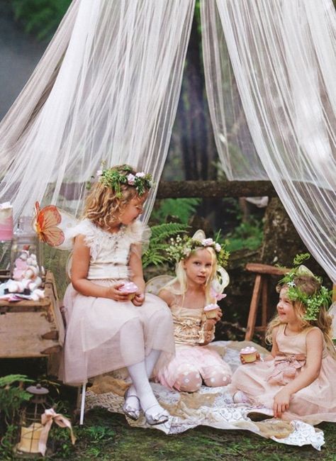 40+ Enchanted Forest Party Theme Ideas for Kids’ Birthday | momooze Enchanted Forest Birthday Party, Enchanted Forest Birthday, Woodland Fairy Party, Forest Birthday Party, Enchanted Forest Party, Forest Birthday, Fairy Tea Parties, Forest Party, Donna Hay