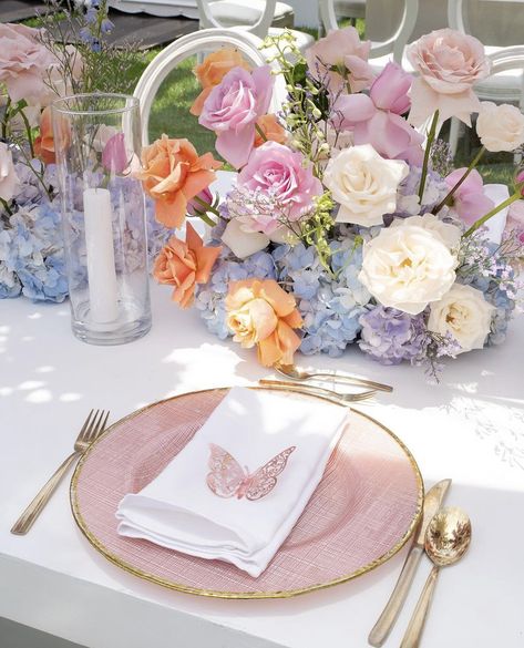 Pastel Table Setting Wedding, Butterfly Bridal Shower Ideas Table Settings, Pastel Wedding Table Setting, Butterfly Tablescape, A Lifetime Of Butterflies Theme, Butterfly Themed Bridal Shower Ideas, Tablescape Florals, Pastel Floral Arrangements, Pastel Table Setting