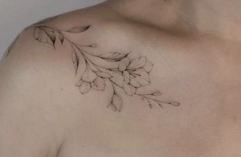 Vines And Flowers Shoulder Tattoo, Gladiolus Tattoo Collar Bone, Budding Flower Tattoo, Back Shoulder Floral Tattoo, Clavicle Flower Tattoo, Lavender Shoulder Tattoo, Neck Bone Tattoo Women, Shoulder Leaves Tattoo, Vine Tattoos For Women Shoulder