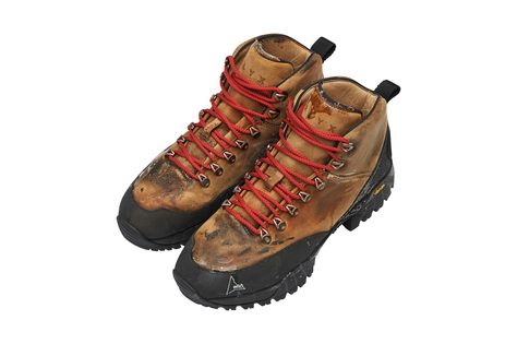 Alyx Studios Hiking Boots ROA Pink White Brown Black Roa Hiking Boots, Roa Hiking, Alyx Studio, Street Shoes, Simple Fits, Archive Fashion, Danner Mountain Light Boot, Outdoor Shoes, Swag Shoes