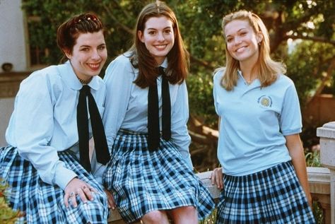 The Princess Diaries: Lilly, Mia, and Lana // Heather Matarazzo, Anne Hathaway, and Mandy Moore Mia Thermopolis Princess Diaries, Mia Thermopolis Outfit, Mia Thermopolis Costume, Chanel Core, Early 2000s Halloween Costumes, 2000s Halloween Costume, Movie Core, The Princess Diaries 2001, Comfort Films