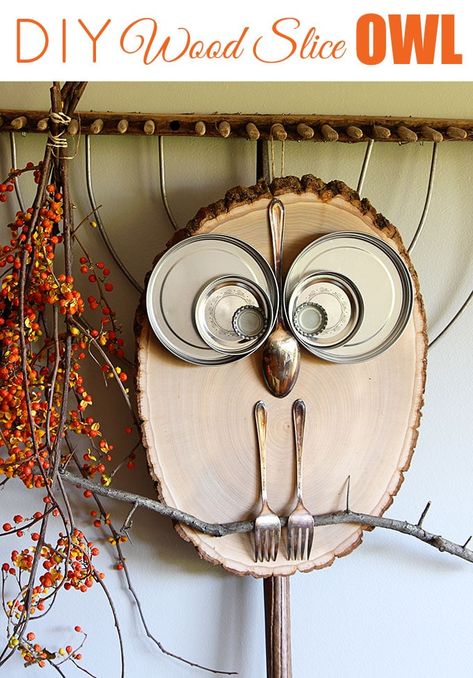 What a hoot! This adorable owl is a super QUICK and EASY DIY wood slice project for fall home decor or any time of the year. A ten minute craft for kids. Wood Slice Ideas, Wood Slices Crafts, Slice Ideas, Diy Scarecrow, Inexpensive Crafts, Quick Diy, Wood Crafts Diy, Crafts To Make And Sell, Easy Diy Crafts