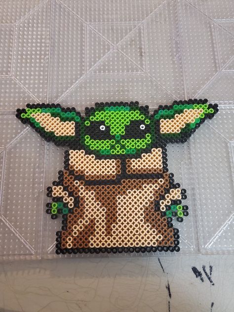 Yoda Perler Beads Pattern, Perler Beads Ideas Star Wars, Grogu Perler Bead Pattern, Yoda Perler Beads, Baby Yoda Perler Beads, Boba Fett Perler Beads Pattern, Star Wars Perler Bead Patterns Baby Yoda, Boba Fett Perler Beads, Hama Art