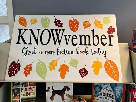 Fall Library Displays, School Library Book Displays, School Library Decor, November Ideas, School Library Displays, Library Bulletin Board, Middle School Libraries, Library Work, Library Themes