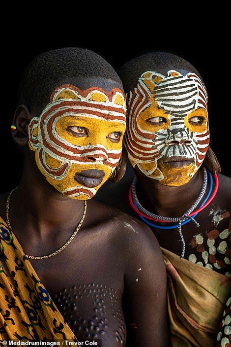 African Face Paint, Suri Tribe, Ethiopian Tribes, Africa Tribes, Africa People, Painted Faces, Afrikaanse Kunst, Photographie Portrait Inspiration, African People