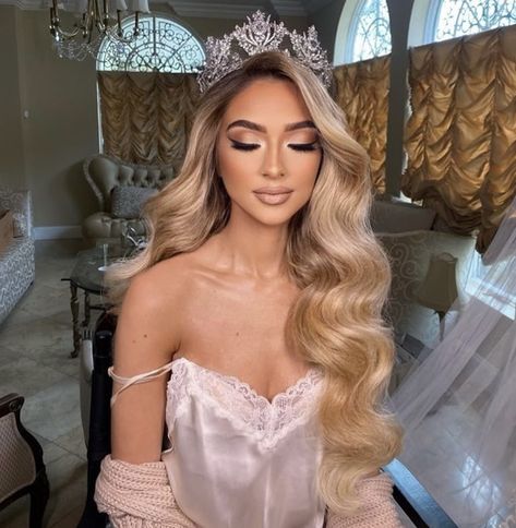 Long Blonde Wedding Hair Down, One Sided Hairstyle Wedding, Hollywood Glam Bridal Hair, Big Pageant Hair, Bridal Hmu, Classic Hollywood Waves, Best Bridal Hairstyles, Blonde Bridal Hair, Pageant Hair And Makeup