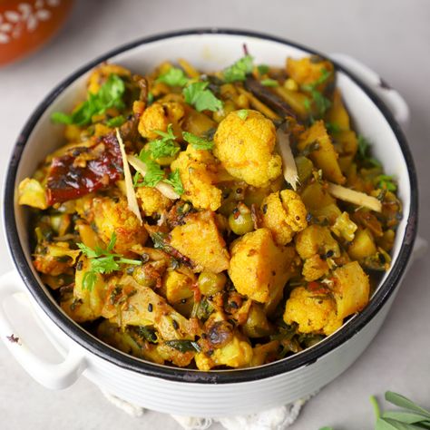 This aloo gobi recipe combines potatoes (aloo) and cauliflower (gobi) in a spicy Punjabi-style masala. It is not just a dish; it’s an emotion. Authentic Aloo Gobi Recipe, Aloo Gobi Masala, Aalo Recipe, Aloo Gobi Recipe Punjabi, Cauliflower Gobi, Aloo Gobi Recipe, Gobi Masala, Gobi Recipe, Gobi Recipes