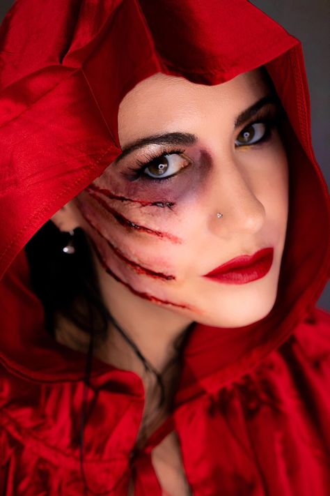 Special Effect Halloween Makeup, Claw Mark Makeup, Wound Halloween Makeup, Claw Marks Makeup, Scar Sfx Makeup, Special Effects Makeup Ideas Simple, Maquillage Halloween Sang, Scary Makeup Looks Halloween Ideas, Fake Injury Makeup